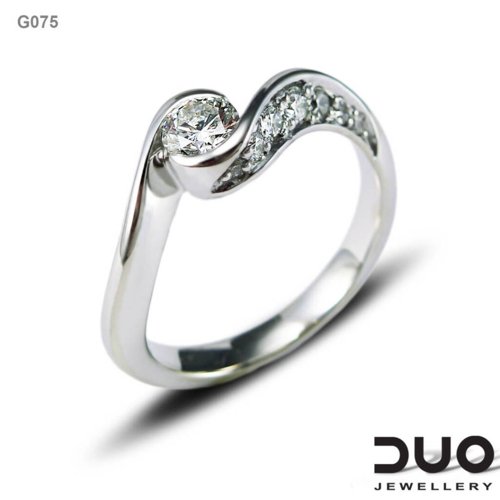 Годежен пръстен G075 - Годежен пръстен от бяло злато с диаманти